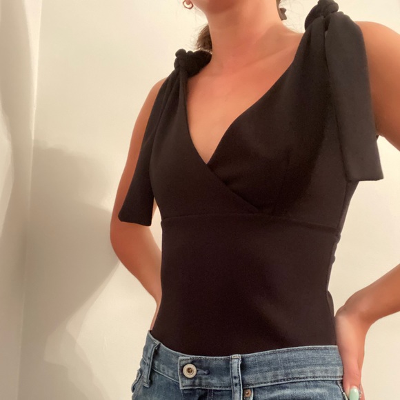 Shop M bodysuit - Picture 2 of 3